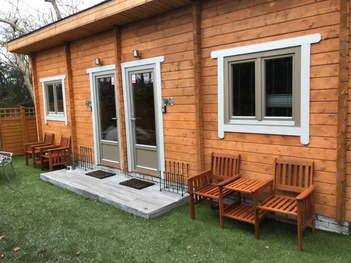 Immaculate 5 Mins To Dog Friendly Ferienhaus *